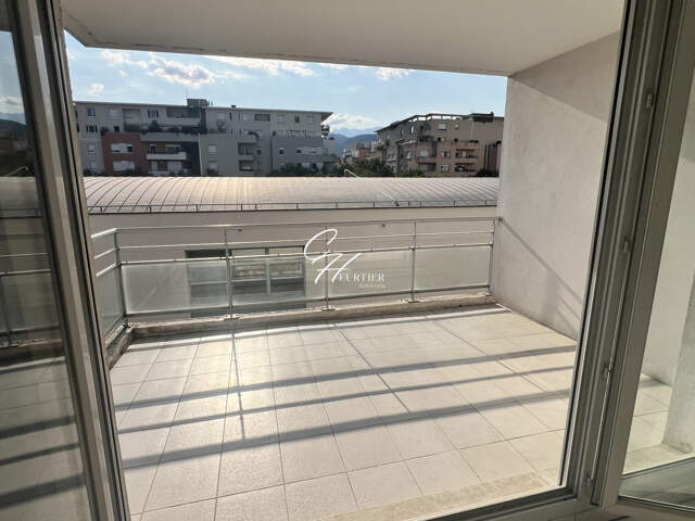 T2 de 43m² avec terrasse et garage — photo du bien