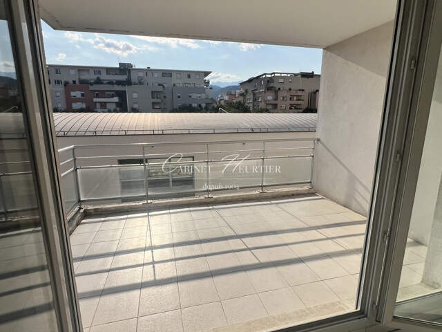 T2 de 43m² avec terrasse et garage — photo du bien