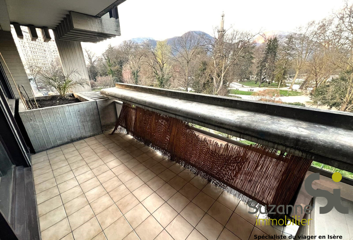 GRENOBLE Parc Paul Mistral T1bis avec Terrasse et vue Parc — photo 1