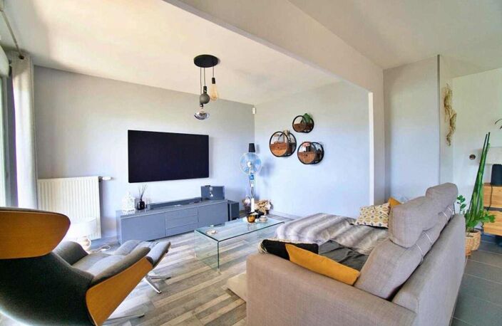 MIONNAY - APPARTEMENT - 2 CHAMBRES — photo 3