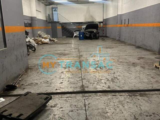 A VENDRE BAGNOLET LOCAUX D’ACTIVITÉS & BUREAUX — photo du bien