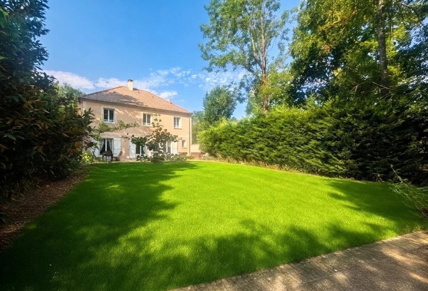 Propriété 5 chambres / 830 m² de terrain — photo 1