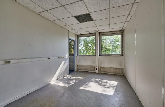 Immeuble - 1 193 m² - Dijon (21) — photo 2