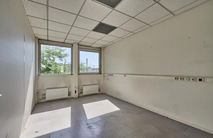 Immeuble - 1 193 m² - Dijon (21) — photo 3