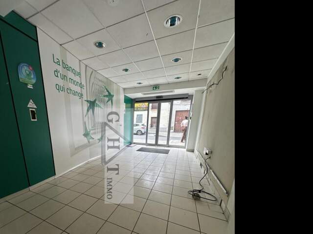 Local commercial 240 m² — photo du bien