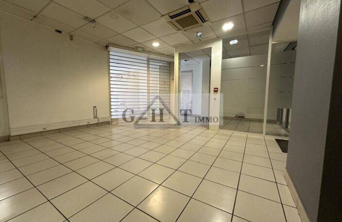 Local commercial 240 m² — photo 3