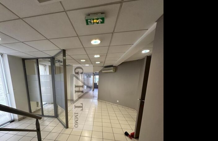 Local commercial 240 m² — photo 4