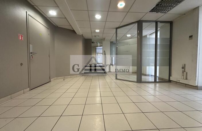 Local commercial 240 m² — photo 5