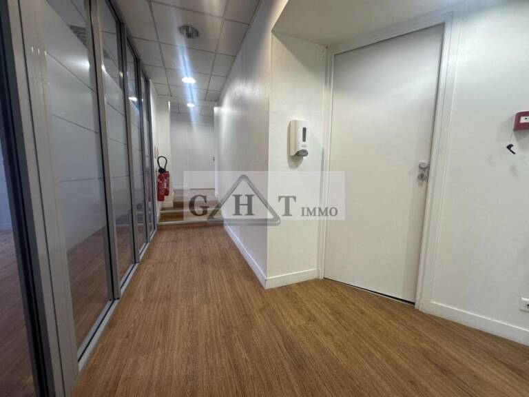Local commercial 240 m² — photo 1