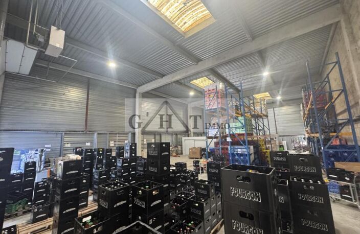 A LOUER ENTREPOT - BUREAUX 1088 M² — photo 2