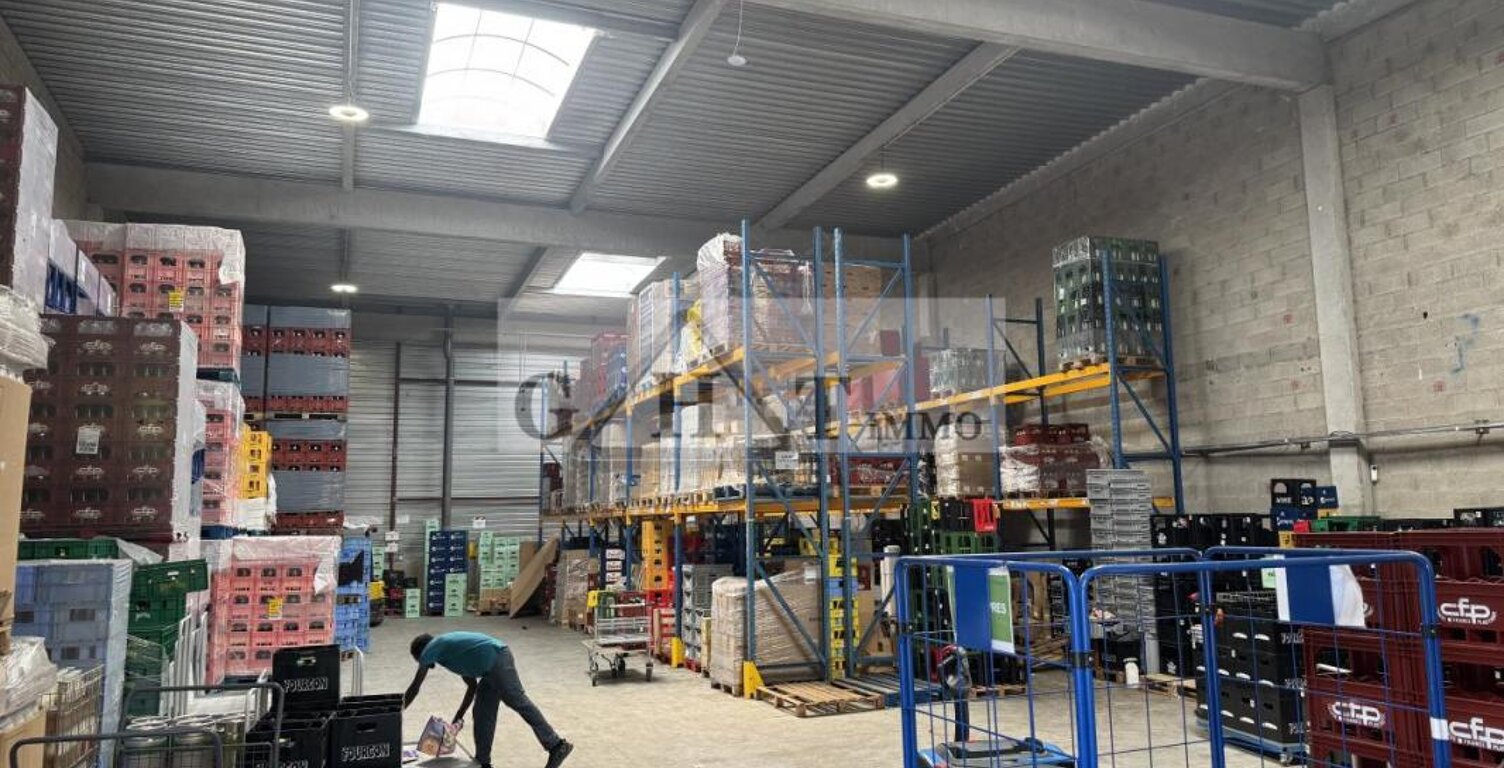 A LOUER ENTREPOT - BUREAUX 545M² — photo 1
