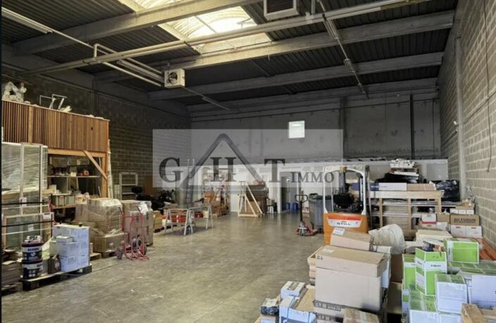 À LOUER – Entrepôt avec bureaux – Gennevilliers — photo 2