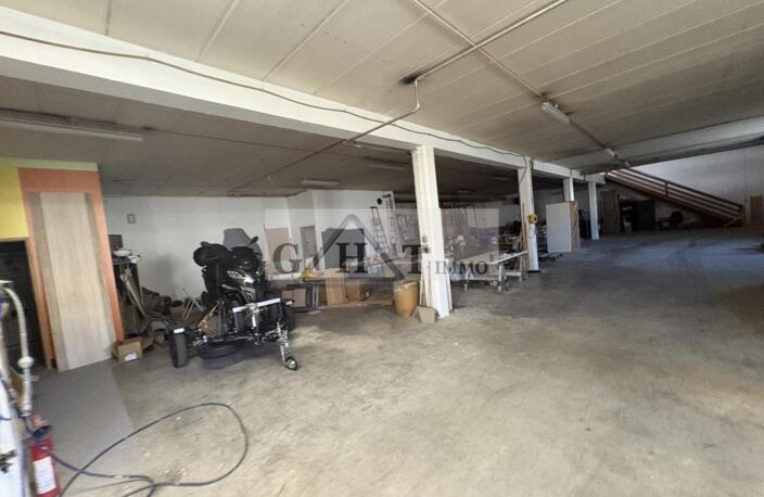 BÂTIMENT INDÉPENDANT À VENDRE — photo 3