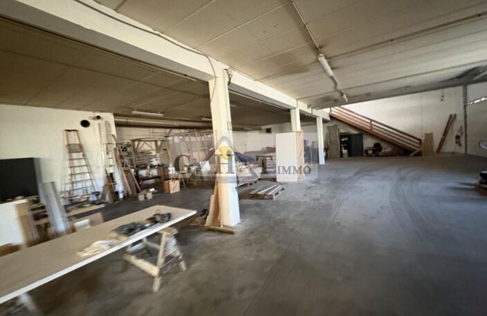 BÂTIMENT INDÉPENDANT À VENDRE — photo 5