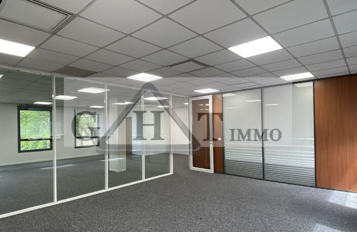 À louer Bureau de 106 m² — photo 2
