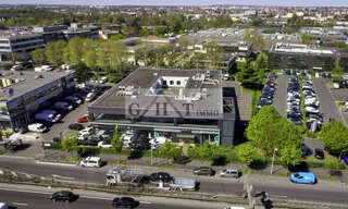 Commerce  1819 m² à louer à Nanterre (92000)