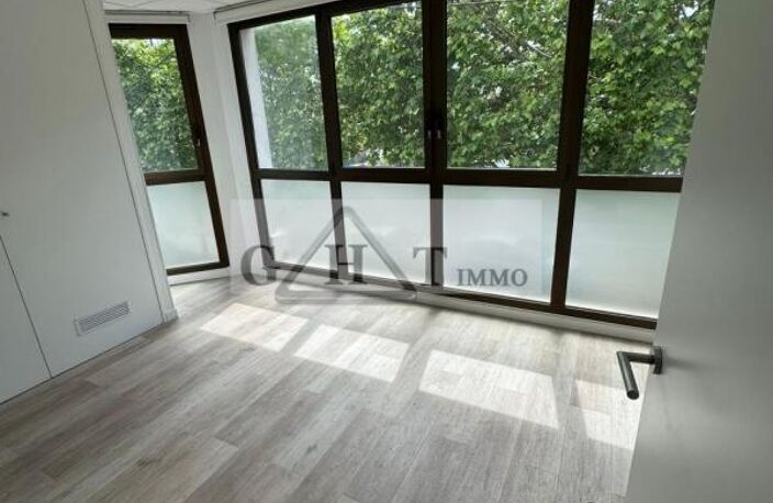 220 m² boutique / bureaux à louer LE PERREUX — photo 2