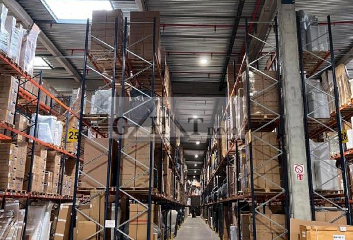 Entrepôt logistique de 1242.5 m² à louer – Accès direct A15 — photo 1