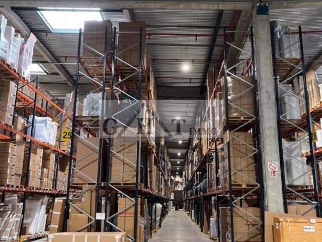 Entrepôt logistique de 1242.5 m² à louer – Accès direct A15 — photo du bien