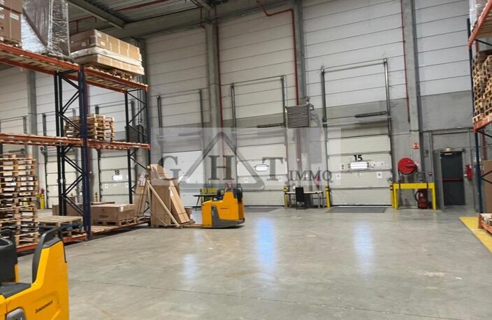 Entrepôt logistique de 1242.5 m² à louer – Accès direct A15 — photo 3