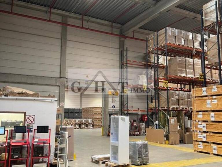 Entrepôt logistique de 1242.5 m² à louer – Accès direct A15 — photo 1