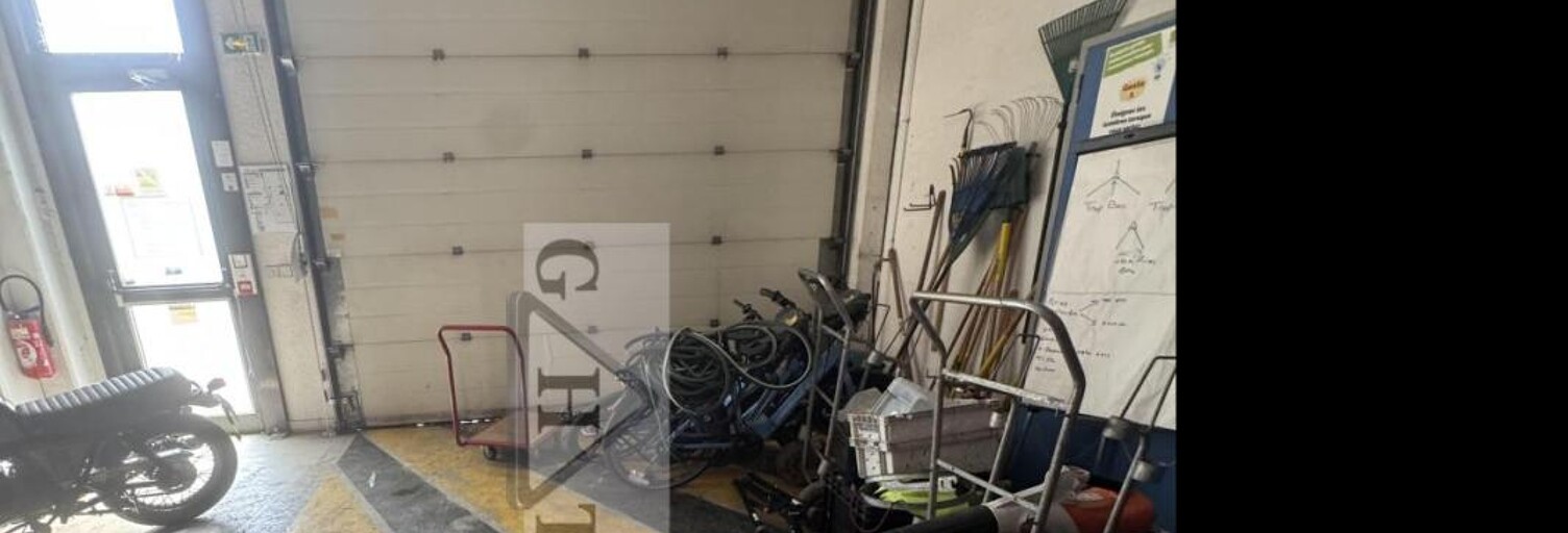 Local industriel  886 m² à louer à Ivry-sur-Seine (94200)