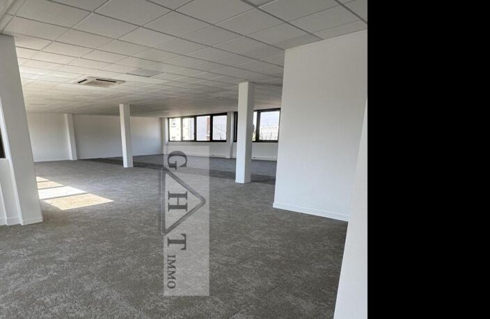 À LOUER ENTREPÔT /BUREAU DE 886M² À IVRY-SUR-SEINE — photo 5