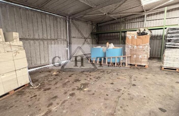 A VENDRE CHAMPLAN UN ENTREPOT ET UN TERRAIN — photo 2