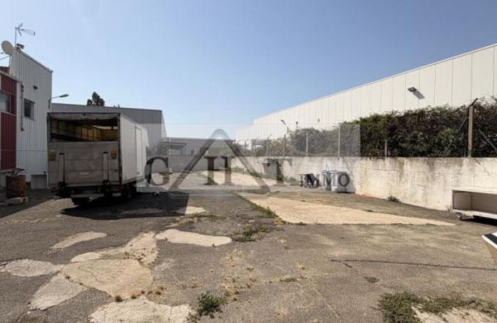 A VENDRE CHAMPLAN UN ENTREPOT ET UN TERRAIN — photo 3