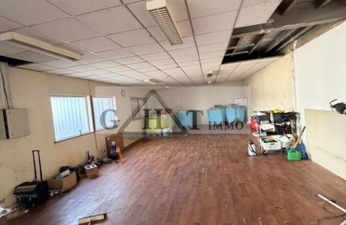 A VENDRE CHAMPLAN UN ENTREPOT ET UN TERRAIN — photo 4