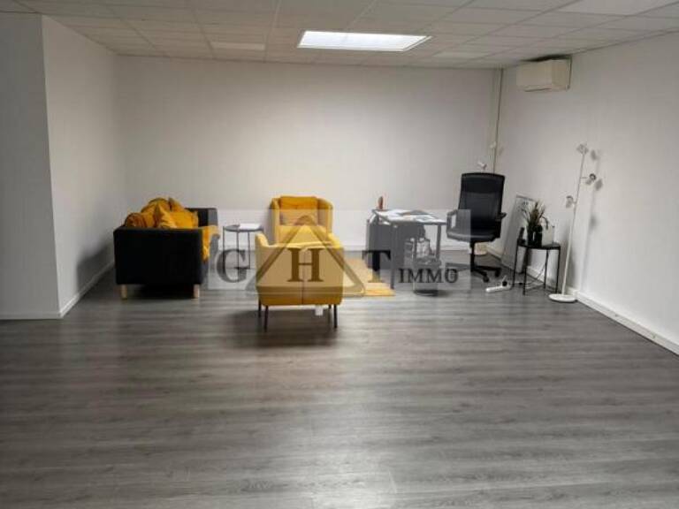 Bureaux de 130 m² à louer à STAINS — photo 1