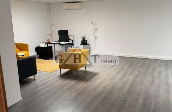 Bureaux de 130 m² à louer à STAINS — photo 2