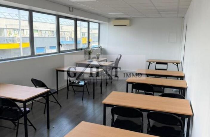 Bureaux de 130 m² à louer à STAINS — photo 3