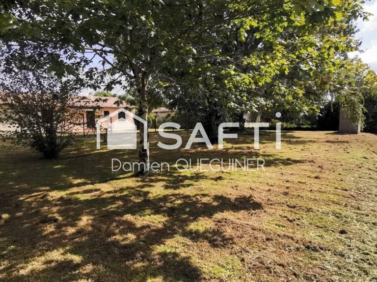 Terrain constructible de 1047m2, 30% d'emprise au sol — photo 1