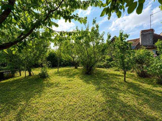 Maison de ville avec jardin -121,9 m² -Saint-Germain-les-Belles — photo du bien