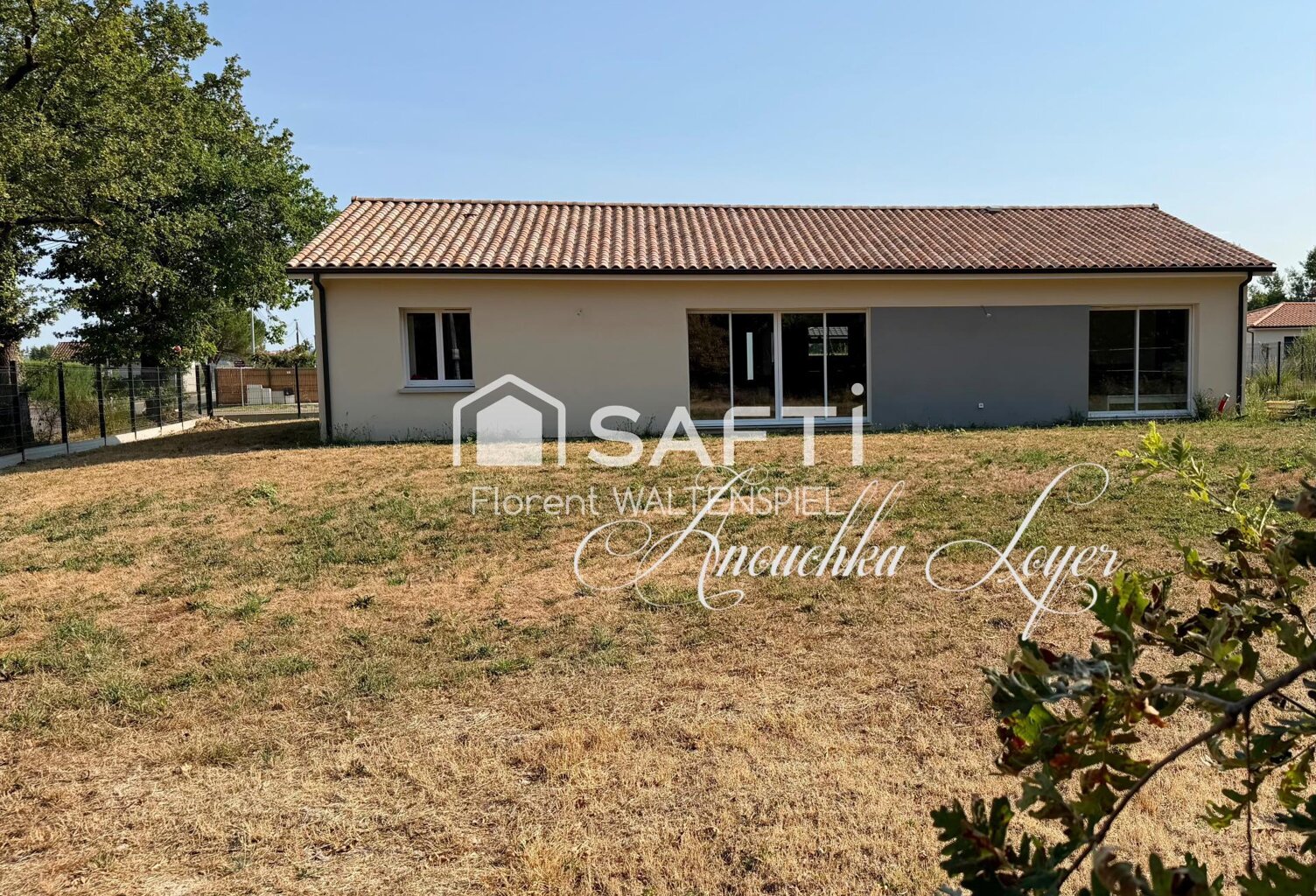 Maison contemporaine de 2025 avec garage — photo 1