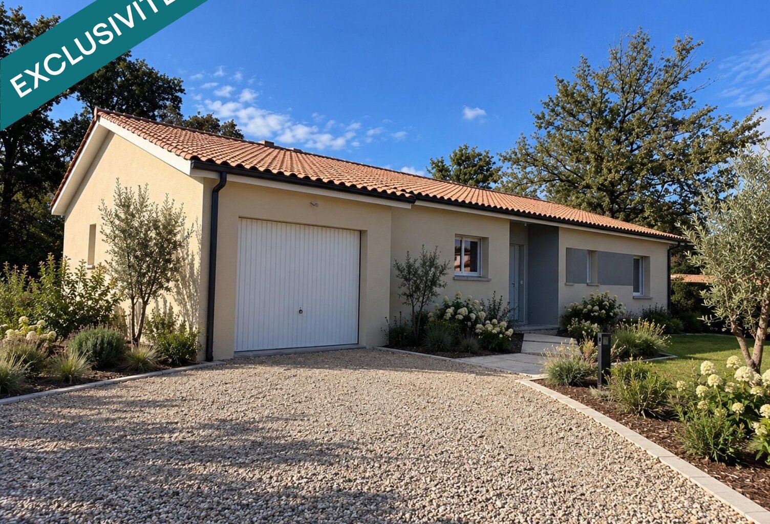 Maison contemporaine de 2025 avec garage — photo 1