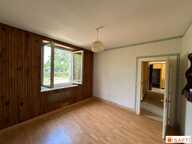 Maison dans village calme avec un beau potentiel d'agrandissement avec ses dépendances — photo 3
