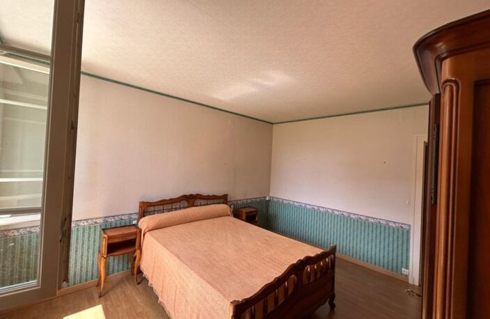 Maison dans village calme avec un beau potentiel d'agrandissement avec ses dépendances — photo 4