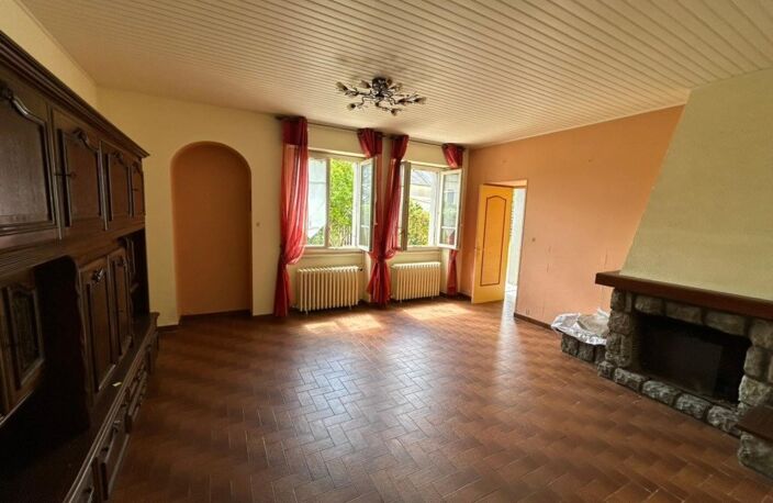 Maison dans village calme avec un beau potentiel d'agrandissement avec ses dépendances — photo 5