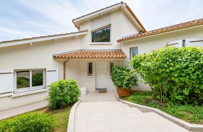 Maison de 8 pièces de 210 m² à Saint-Cyr-sur-le-Rhône — photo 2