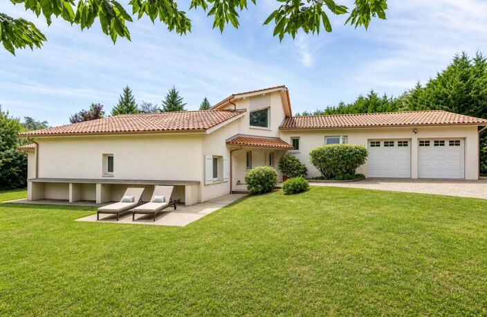 Maison de 8 pièces de 210 m² à Saint-Cyr-sur-le-Rhône — photo 3