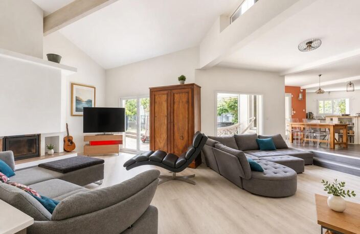 Maison de 8 pièces de 210 m² à Saint-Cyr-sur-le-Rhône — photo 4