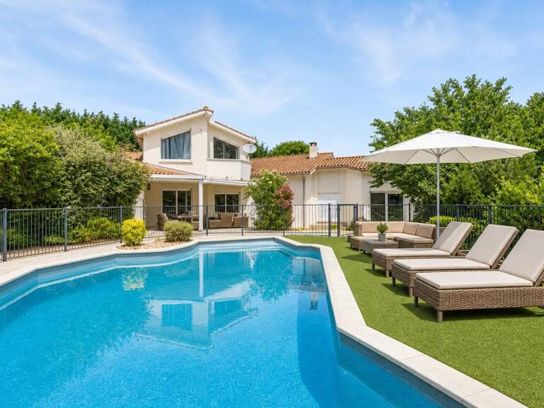 Maison de 8 pièces de 210 m² à Saint-Cyr-sur-le-Rhône — photo 1