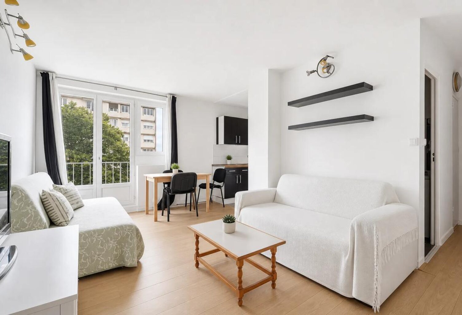 Appartement 2 pièces de 43 m² situé à Bagnolet — photo 1