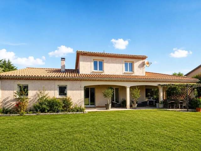 Maison de 7 pièces de 143 m² à Salaise-sur-Sanne — photo du bien
