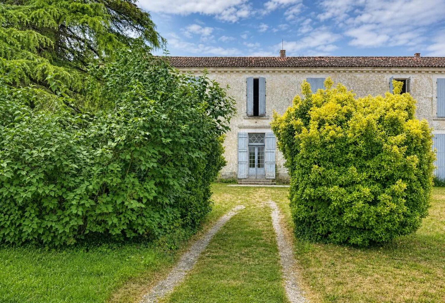 Ancien château de 7 pièces de 400 m² à Saint-Savinien — photo 1