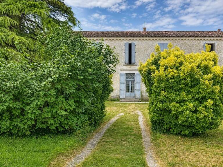 Ancien château de 7 pièces de 400 m² à Saint-Savinien — photo 1