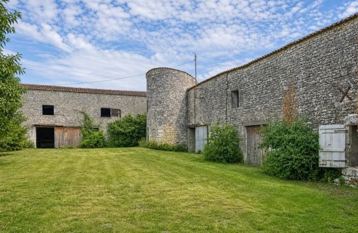 Ancien château de 7 pièces de 400 m² à Saint-Savinien — photo 5