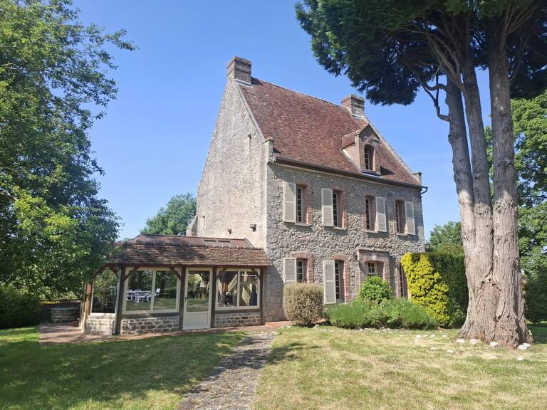 BELLE MAISON DE CARACTÈRE DE 189 M² À 10 MINUTES DE FORGES-LES-EAUX – 3 CHAMBRES — photo 1